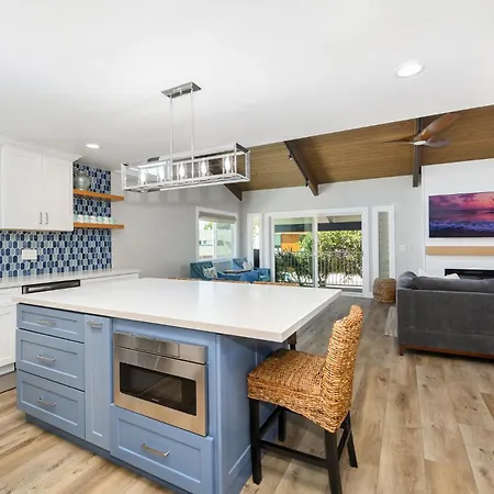 Brand New Modern Home By The Beach With Patio & Bbq